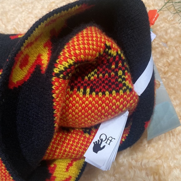 OFF WHITE ❤️🖤💛 - Picture 6 of 8